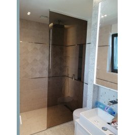 Стъклен параван до тавана